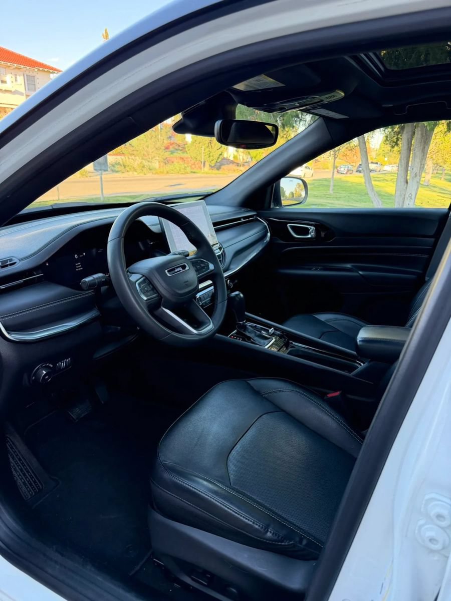 Used 2023 Jeep Compass High Altitude AWD/4WD image 10