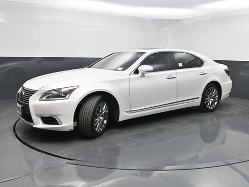 Used 2016 Lexus LS 460 460 w/ Comfort Package image 24