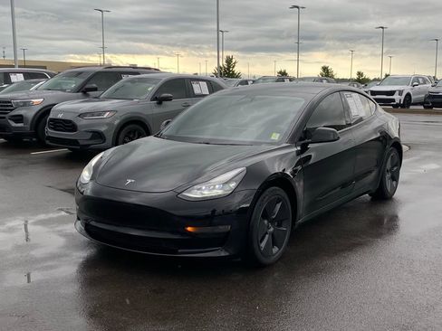 Used 2021 Tesla Model 3 Standard Range Plus RWD image 3