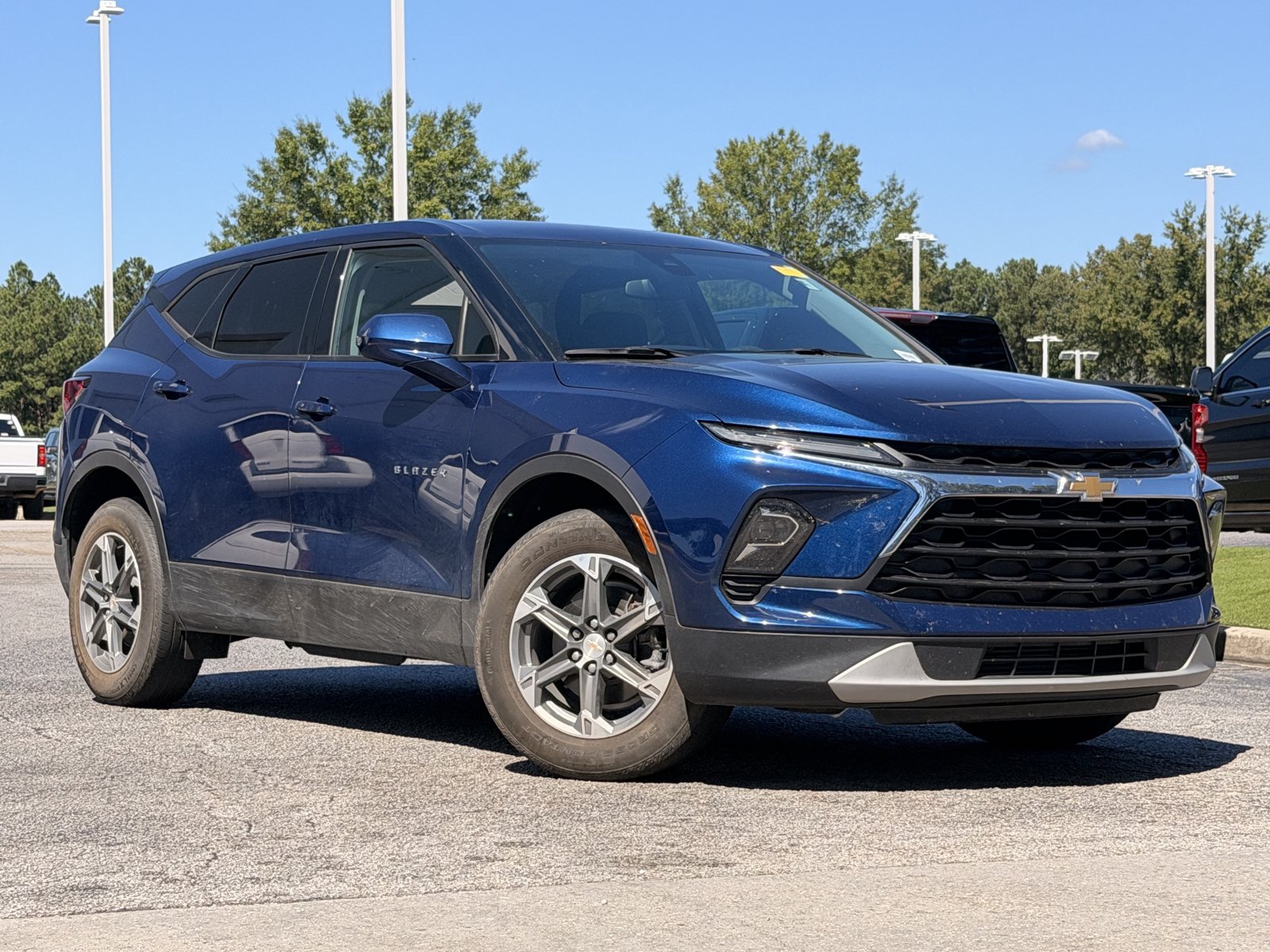 Used 2023 Chevrolet Blazer LT FWD image 2