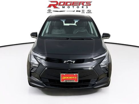 Used 2023 Chevrolet Bolt LT w/ Infotainment Package FWD image 7