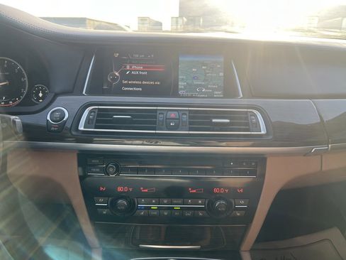 Used 2015 BMW 750i xDrive image 19