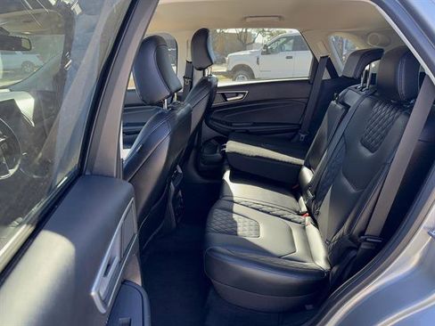 Used 2024 Ford Edge Titanium image 10