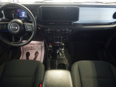Used 2024 Jeep Wrangler Unlimited AWD/4WD image 26