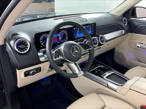 Used 2026 Mercedes-Benz GLB 250 4MATIC image 11