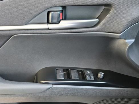 Used 2025 Toyota Camry LE image 31