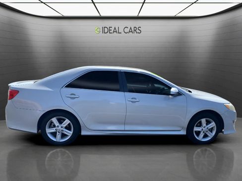 Used 2014 Toyota Camry SE FWD image 6