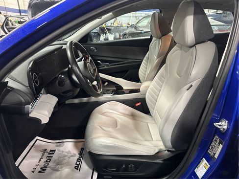 Certified 2024 Hyundai Elantra Limited FWD image 9