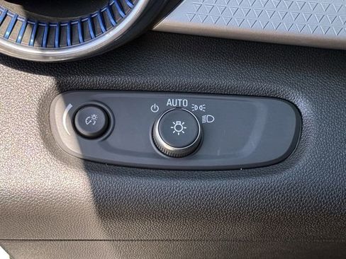 Certified 2025 Chevrolet Trax LT image 25