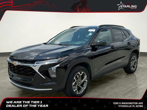 Used 2025 Chevrolet Trax LT w/ LT Convenience Package FWD image 1