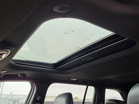 Used 2023 Jeep Grand Cherokee Altitude image 18