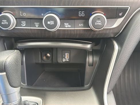 Used 2020 Honda Accord EX image 33