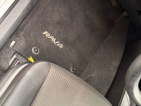 Used 2015 Toyota RAV4 LE AWD/4WD image 24