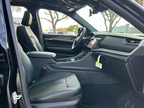 New 2026 Jeep Grand Cherokee Limited w/ Limited Altitude Package AWD/4WD image 32