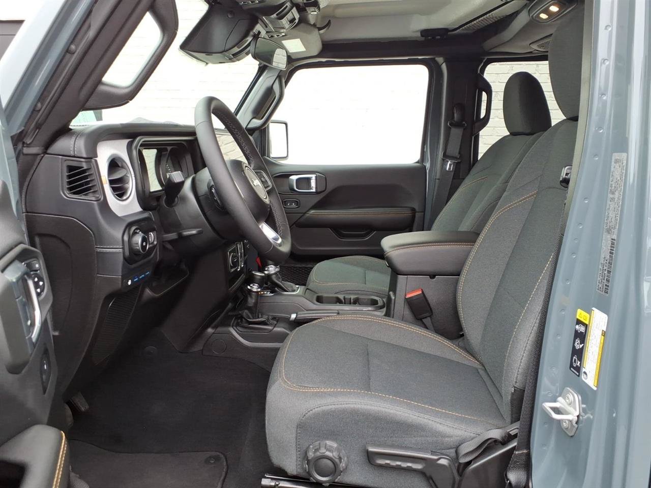 Used 2025 Jeep Wrangler Unlimited Sahara AWD/4WD image 12