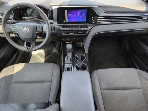 Used 2025 Toyota Camry LE image 32