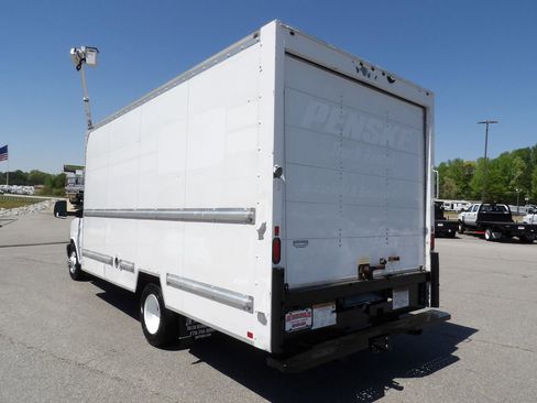 Used 2019 GMC Savana 3500 Extended w/ Driver Convenience Package image 5