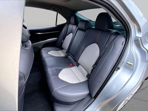 Used 2020 Toyota Camry XLE FWD image 19