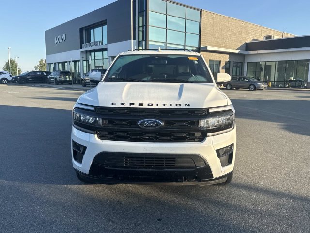 Used 2024 Ford Expedition Max Limited AWD/4WD image 2