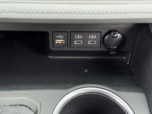 Used 2023 Toyota Highlander XLE FWD image 19