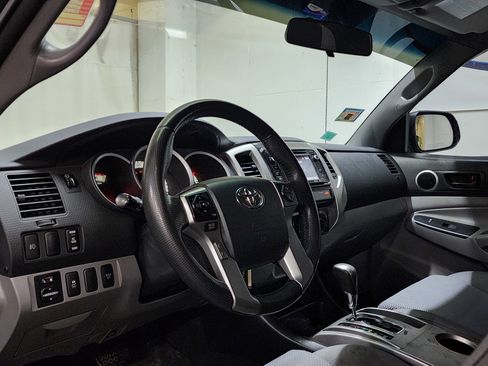 Used 2014 Toyota Tacoma 4x4 Access Cab V6 image 12