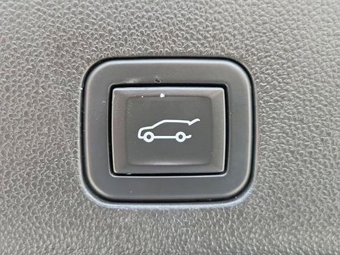 Used 2021 GMC Yukon XL Denali AWD/4WD image 10