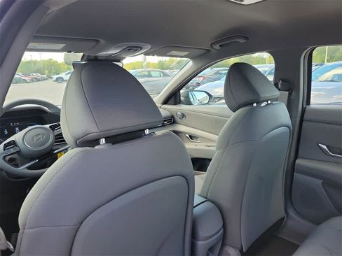 New 2025 Hyundai Elantra SE image 11