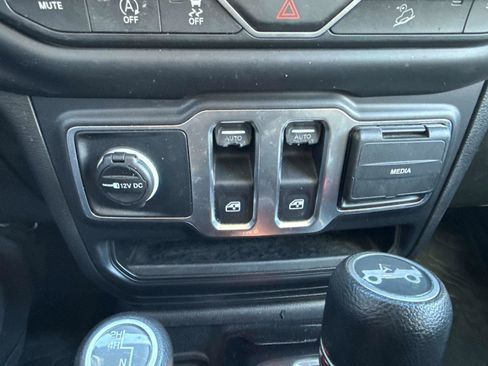 Used 2019 Jeep Wrangler Sport image 24