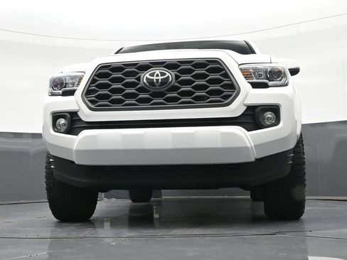Used 2022 Toyota Tacoma TRD Sport w/ Technology Package RWD image 31