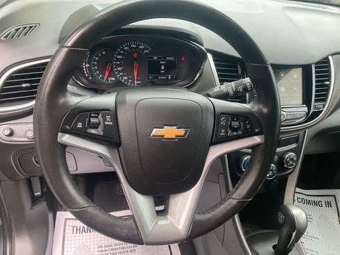 Used 2018 Chevrolet Trax LT w/ LT Convenience Package AWD/4WD image 18