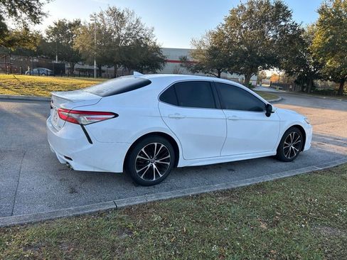 Used 2019 Toyota Camry SE image 5