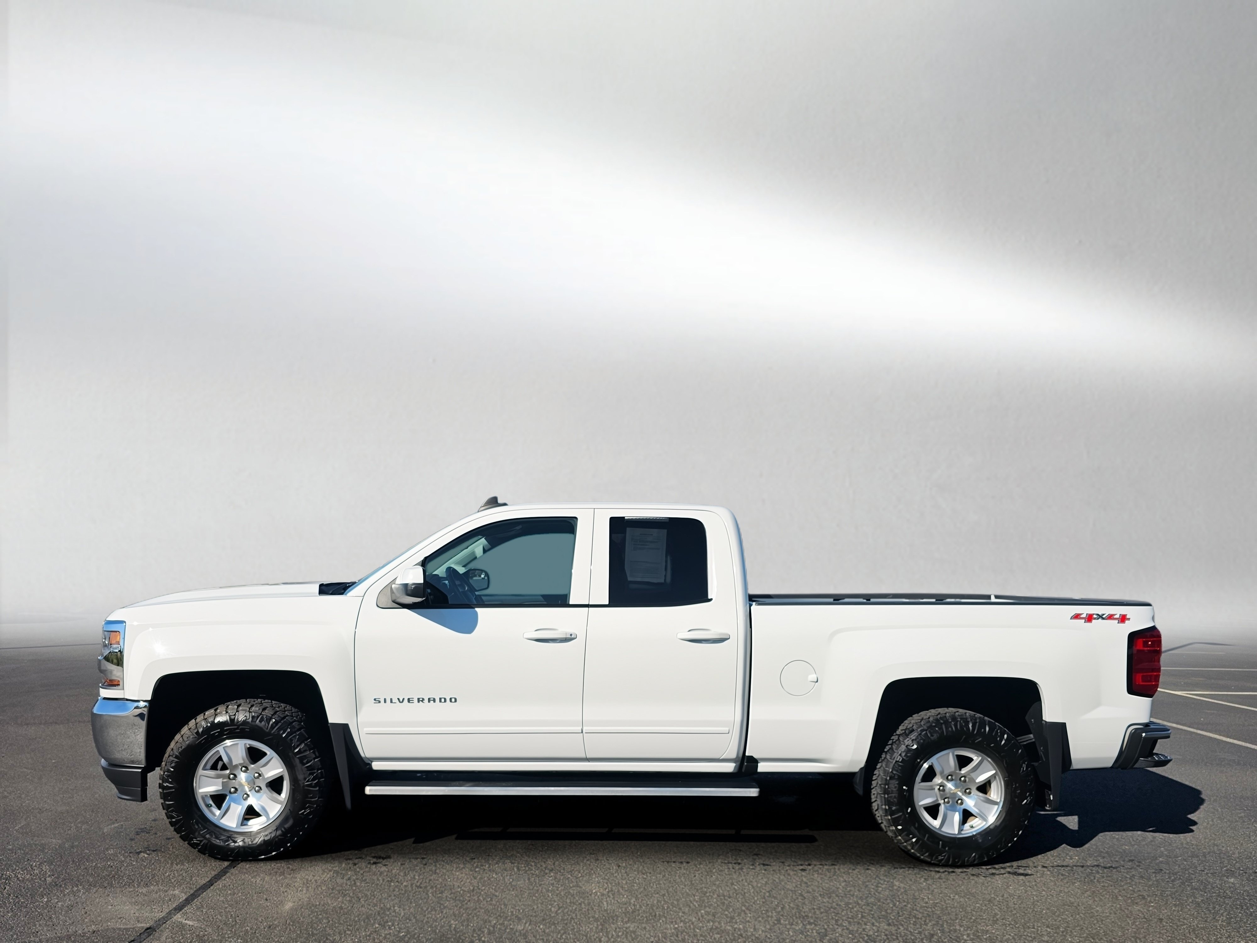 Used 2017 Chevrolet Silverado 1500 LT w/ All Star Edition AWD/4WD image 2