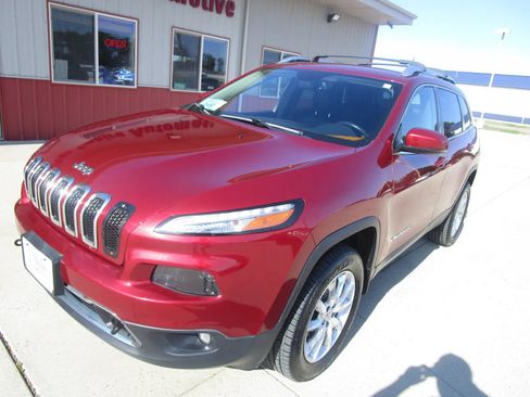 Used 2016 Jeep Cherokee Limited AWD/4WD image 3
