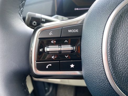 Used 2025 Kia Carnival EX FWD image 26