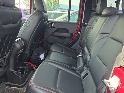 Used 2021 Jeep Gladiator Rubicon AWD/4WD image 10