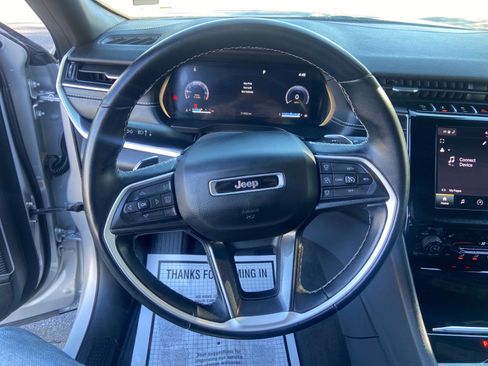 Used 2022 Jeep Grand Cherokee L Laredo image 9