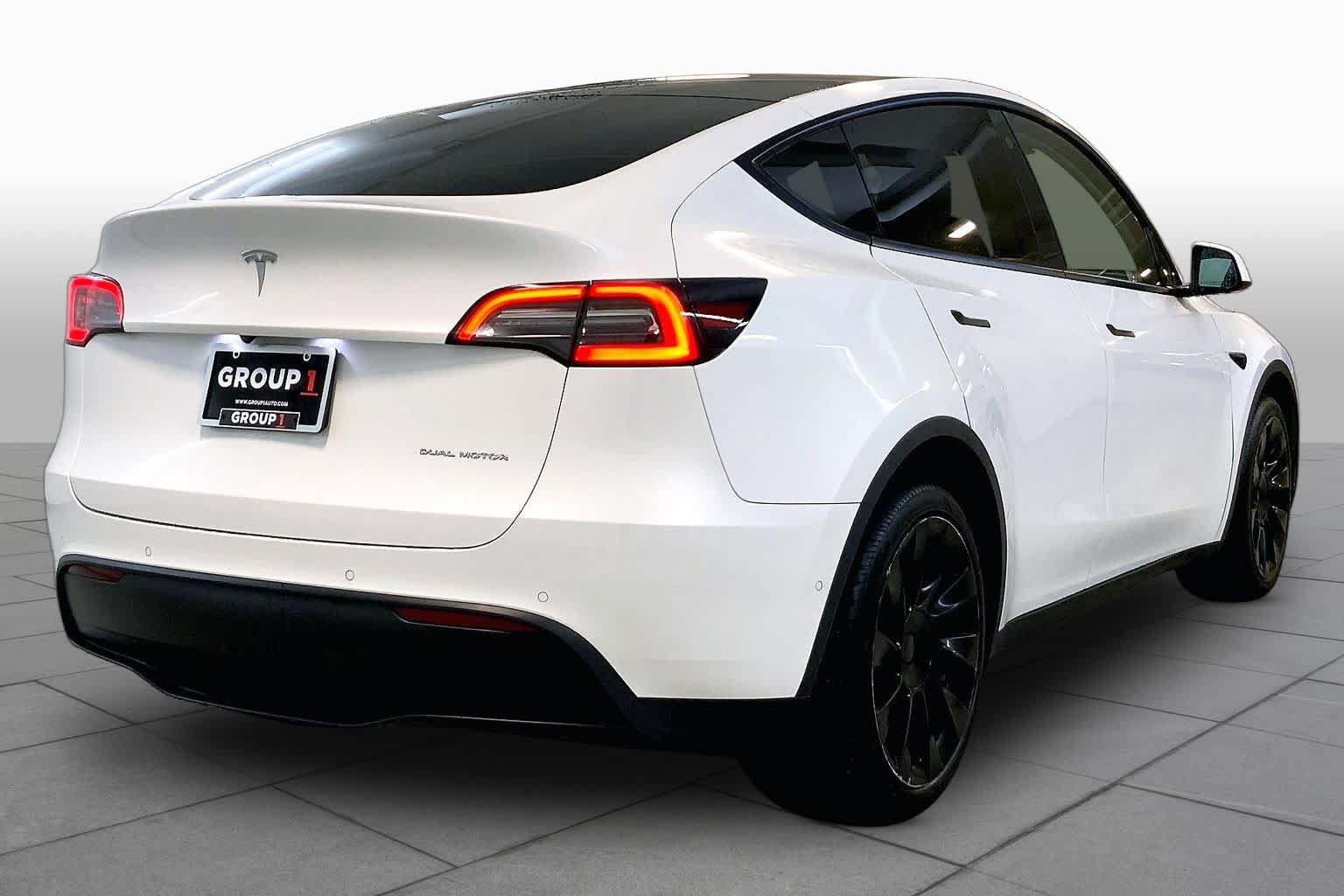 Used 2022 Tesla Model Y Long Range AWD/4WD image 12