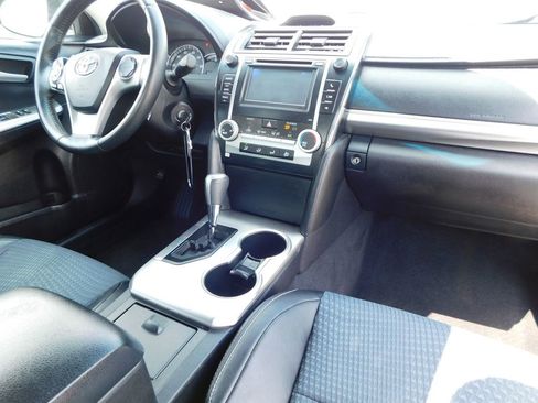 Used 2014 Toyota Camry SE FWD image 18