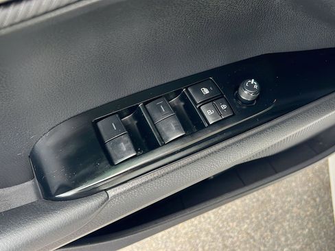 Used 2025 Toyota Camry SE w/ Convenience Package image 32