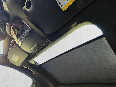 Used 2018 Mercedes-Benz GLC 300 4MATIC image 15