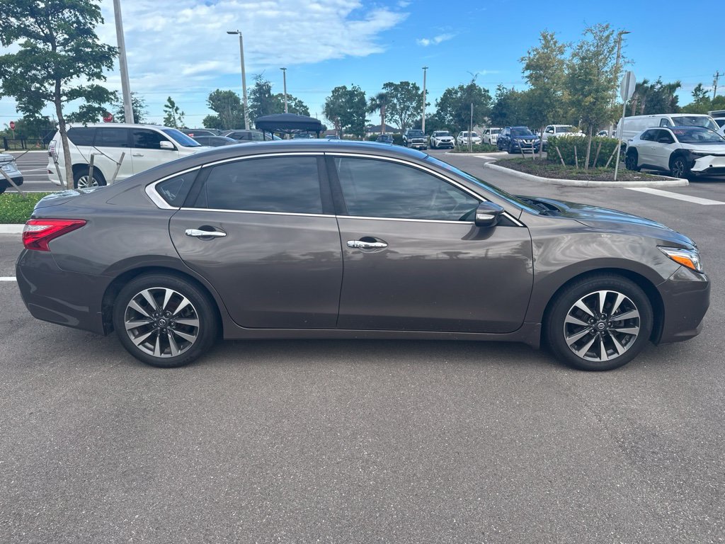 Used 2016 Nissan Altima 2.5 SL w/ 2.5 Technology Package FWD image 6