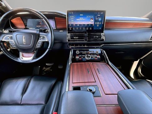 Used 2024 Lincoln Navigator Premiere image 7