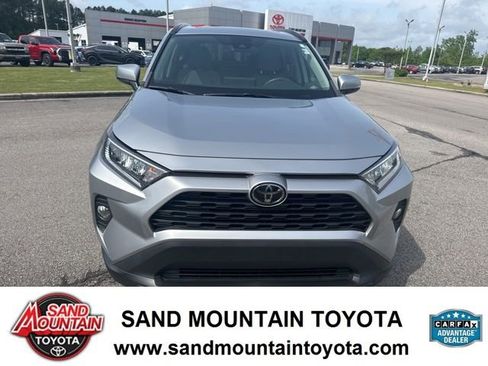 Used 2019 Toyota RAV4 XLE Premium FWD image 8