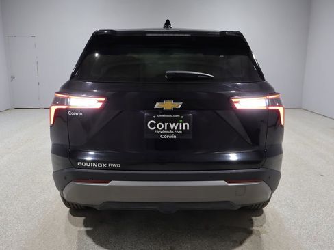 Used 2025 Chevrolet Equinox LT image 3