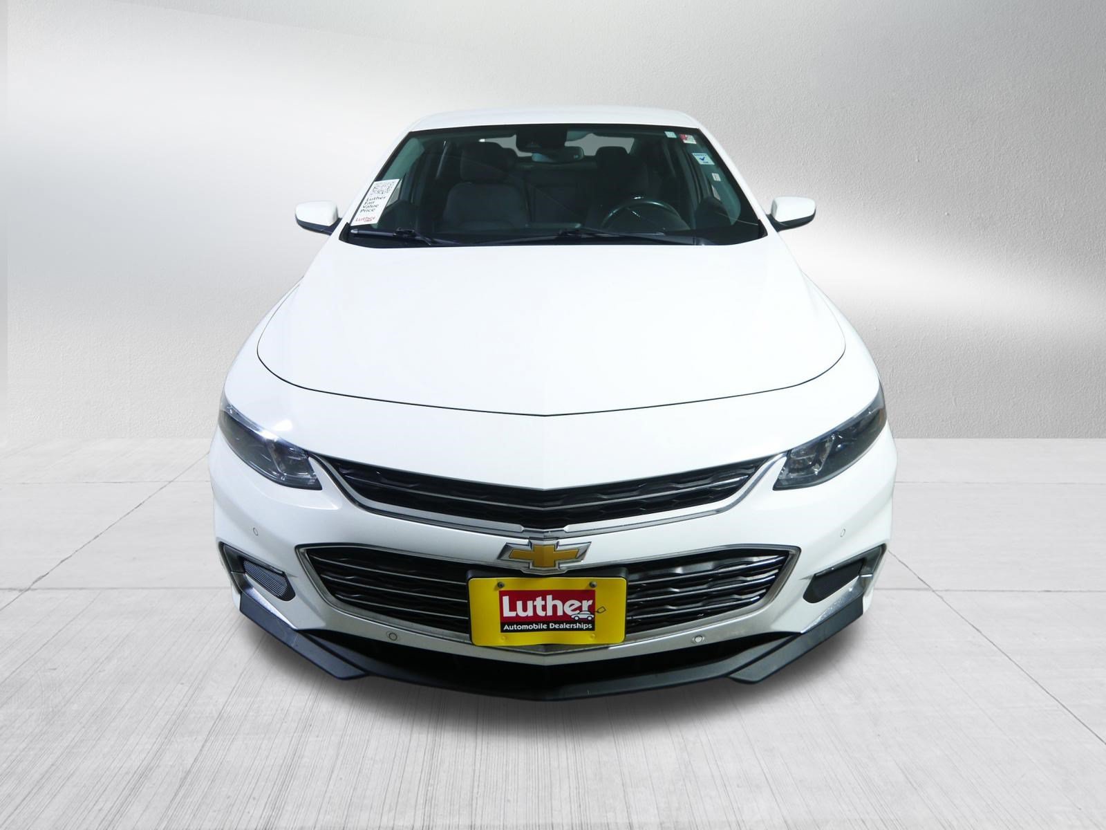 Used 2017 Chevrolet Malibu LT w/ Driver Confidence Package FWD image 2