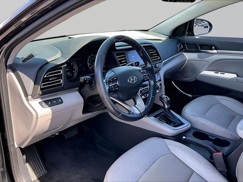 Used 2020 Hyundai Elantra Limited FWD image 12