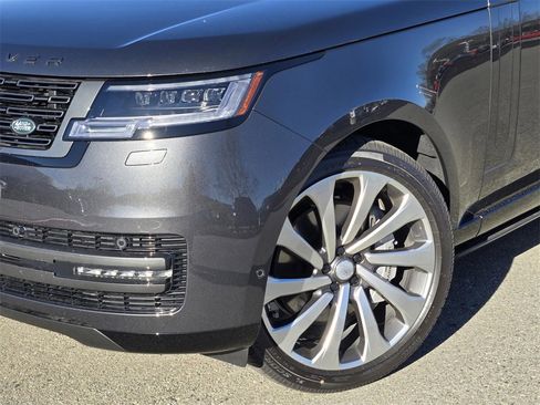New 2025 Land Rover Range Rover Long Wheelbase SE image 6