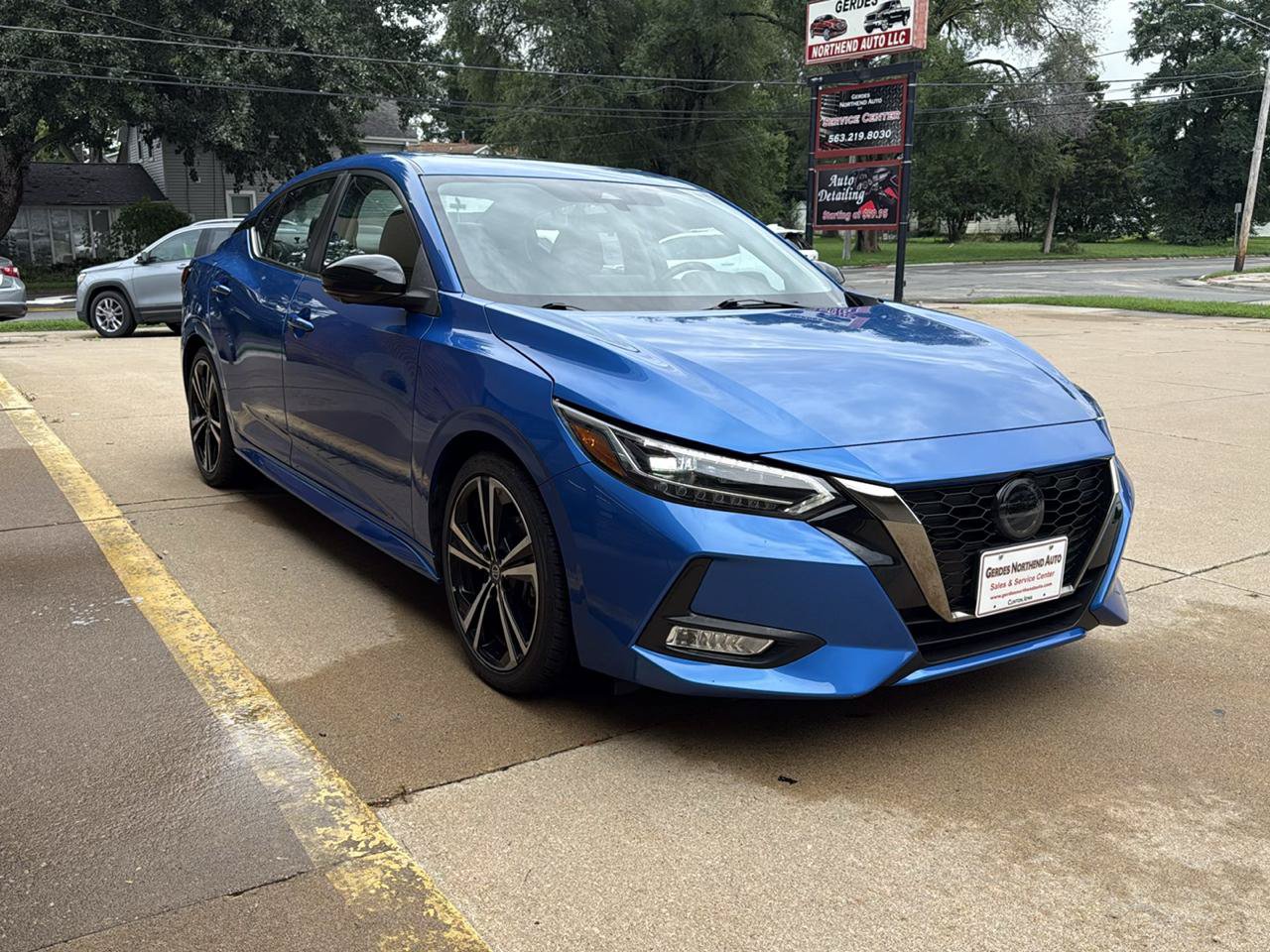 Used 2022 Nissan Sentra SR w/ SR Premium Package FWD image 3