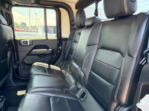 Used 2020 Jeep Gladiator Overland AWD/4WD image 21