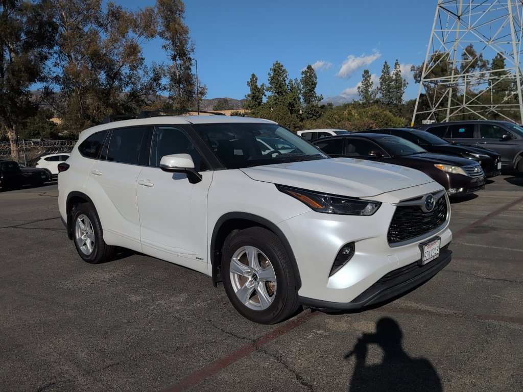 Used 2022 Toyota Highlander LE AWD/4WD image 1